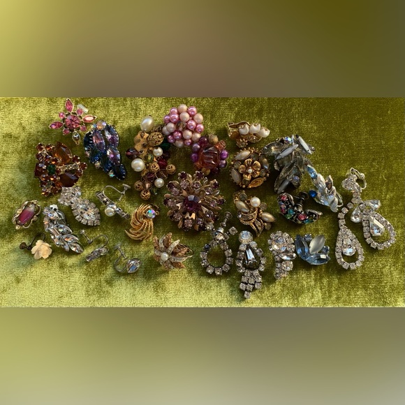 Parcel of Vintage Misfit Unmarked Marked Earrings Costume Jewelry Repair 27 - Picture 1 of 8